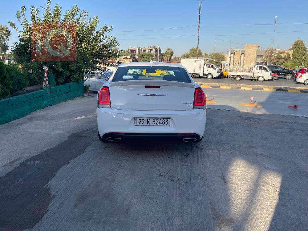 کرایسلەر 300